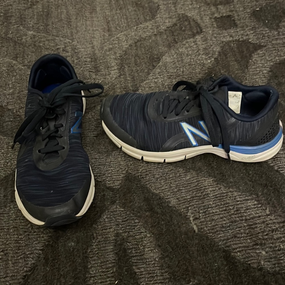 Navy New Balance Cush size 6
